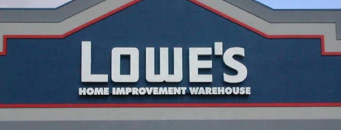 Lowe's is one of Lieux qui ont plu à christopher.