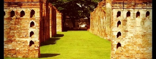 พระนารายณ์ราชนิเวศน์ is one of Lopburi.