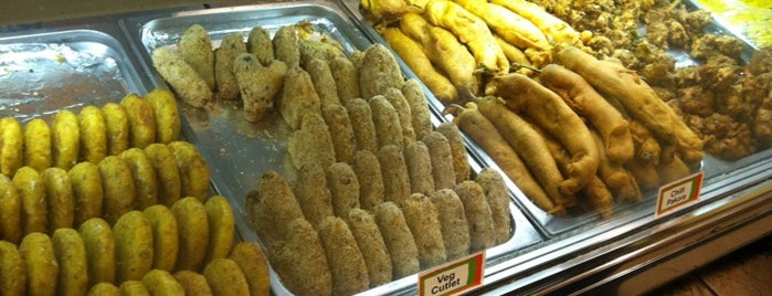 Rajbhog Sweets is one of Beatrizさんの保存済みスポット.