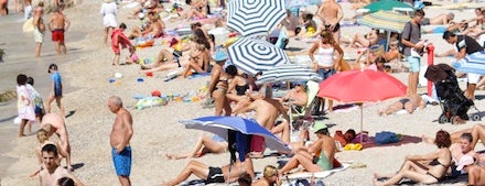 Plage des Marinières is one of FR2DAY's Favourite French Riviera Beaches.