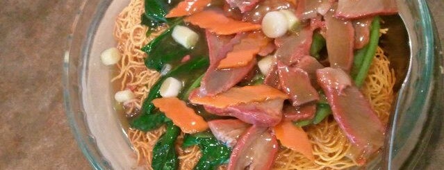Cafe Noodle Chinese BBQ & Seafood is one of Lieux sauvegardés par Quiterightlv.