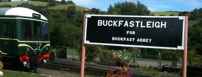 Buckfastleigh Railway Station (South Devon Railway) is one of Tempat yang Disukai Elliott.