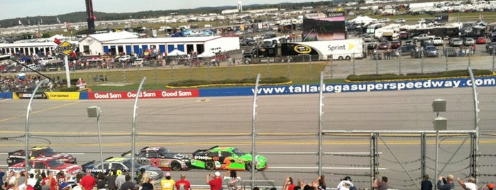 Talladega Superspeedway is one of Autumnさんのお気に入りスポット.