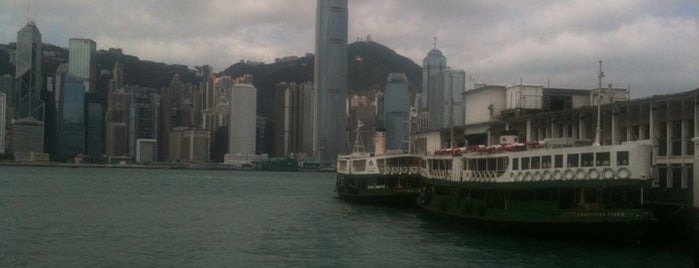 Victoria Harbour is one of Always Gourmant... Comer em HONG KONG.
