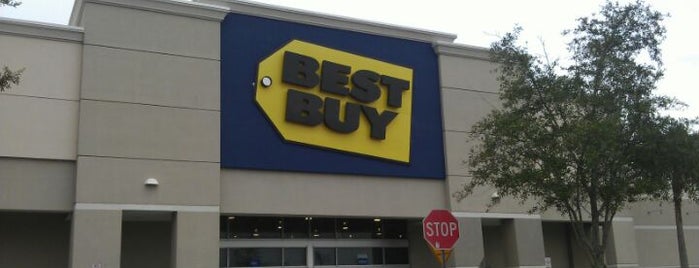 Best Buy is one of Orte, die Kyra gefallen.