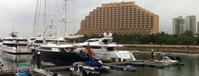 Hong Kong Gold Coast Hotel is one of Posti che sono piaciuti a Chris.