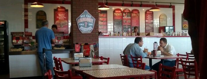 Firehouse Subs is one of Jeffreyさんのお気に入りスポット.