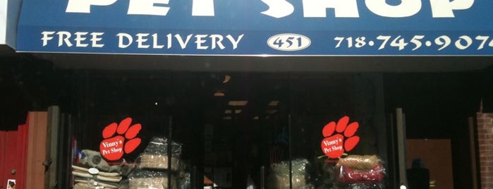 Vinny's Pet Shop is one of Orte, die Chris gefallen.