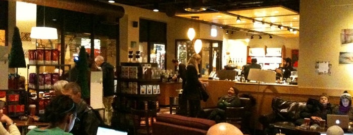 Starbucks is one of Orte, die Joel gefallen.