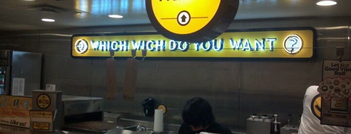Which Wich? Superior Sandwiches is one of Lieux qui ont plu à Christine.