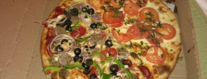 Nicky D's Wood Fired Pizza is one of Posti salvati di Scott Kleinberg.