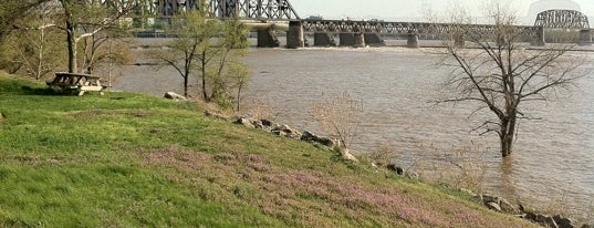 Falls of the Ohio State Park is one of Louisville Landmarks.