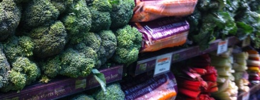 Whole Foods Market is one of Lugares favoritos de Sandy.
