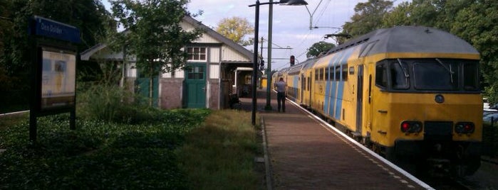 Station Den Dolder is one of สถานที่ที่ Matthijs ถูกใจ.
