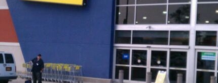 Best Buy is one of Tempat yang Disukai Anthony.