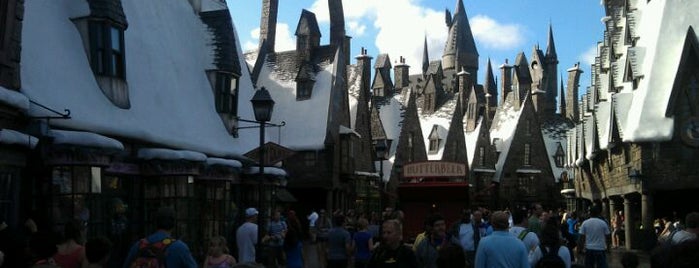 The Wizarding World of Harry Potter - Hogsmeade is one of Orlando Places.