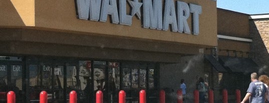 Walmart is one of สถานที่ที่ Lizzie ถูกใจ.