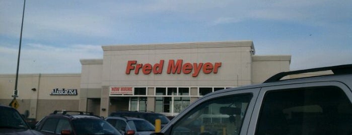 Fred Meyer is one of Locais curtidos por Sara.