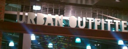 Urban Outfitters is one of สถานที่ที่ Mark ถูกใจ.