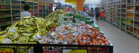 Giant Ekstra is one of Supermarket di Surabaya.