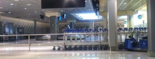 Baggage Claim A is one of Tempat yang Disukai Rozanne.