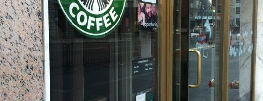 Starbucks is one of Tempat yang Disukai ᴡ.