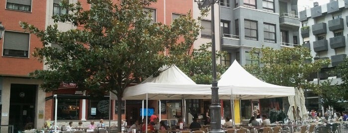 Plaza Fernando Miranda is one of Tempat yang Disukai Ingrid.