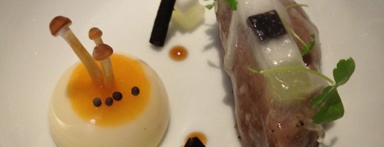 The Fat Duck is one of Michelin ★★★ 2013.