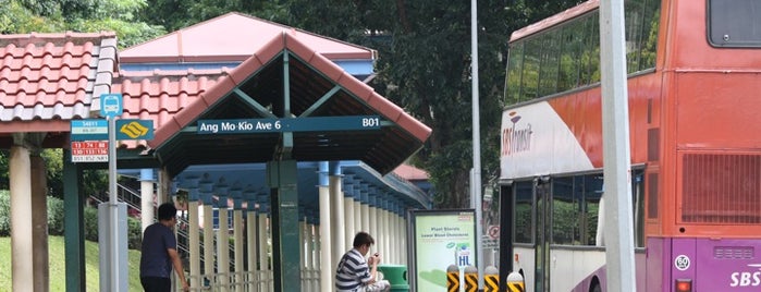 Bus Stop 54011 (Blk 207) is one of Tempat yang Disukai Dee.