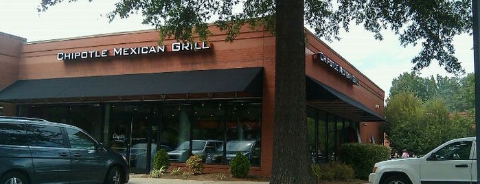 Chipotle Mexican Grill is one of Tempat yang Disukai Allicat22.