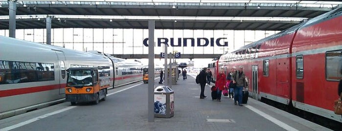 Gleis 22/23 is one of München Hauptbahnhof.
