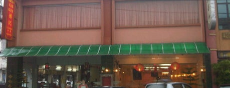 Yau Kee Restaurant (游记酒楼面包鸡 Chicken Bun/Bread) is one of Neu Tea's Ipoh Trip 怡保.