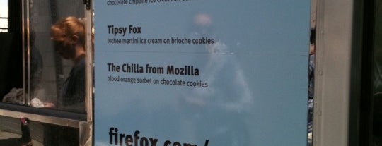 The Firefox Gone Mobile Ice Cream Truck is one of สถานที่ที่บันทึกไว้ของ Bekah.
