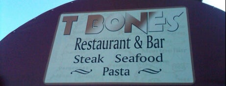 T-Bones Restaurant & Bar is one of Posti salvati di Heather.
