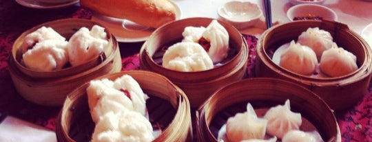 Tân Hải Vân Restaurant 新海雲酒樓 is one of CrazyAzn's guide to Ho Chi Minh City's hot spots!.
