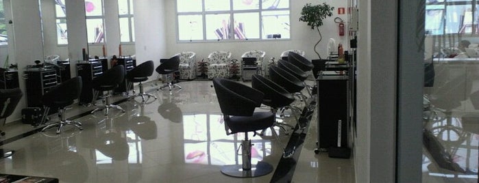 Absolutte Design Hair is one of Tempat yang Disukai Kamila.