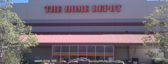 The Home Depot is one of Orte, die Scott gefallen.