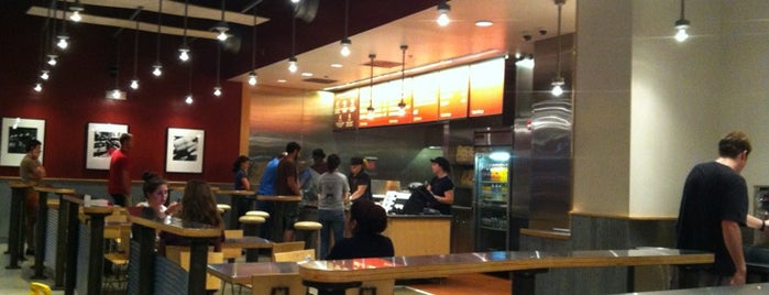 Chipotle Mexican Grill is one of Lugares favoritos de Dave.