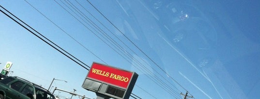Wells Fargo is one of Lieux qui ont plu à Eric.