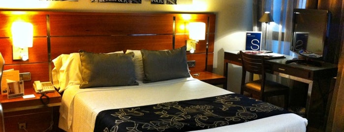 Hotel NH Collection Madrid Gran Vía is one of Magnusさんのお気に入りスポット.