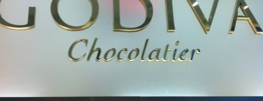 Godiva Chocolatier is one of Orte, die Enrique gefallen.