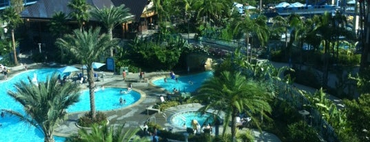 Disneyland Hotel is one of Lugares favoritos de Les.