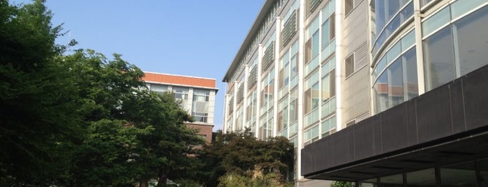 서울대학교 법과대학 is one of SNU.