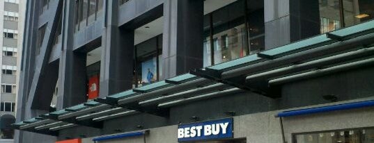Best Buy is one of Kimberlyさんの保存済みスポット.