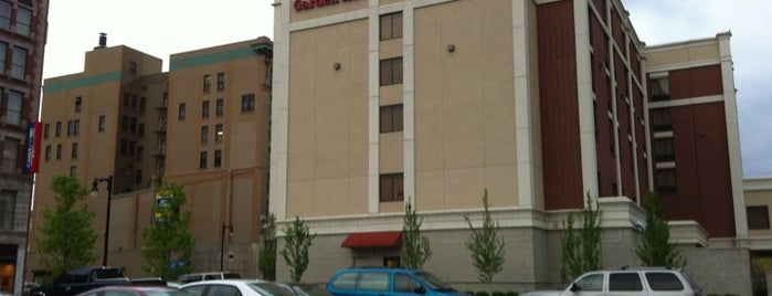 Hilton Garden Inn is one of Amanda’s Liked Places.