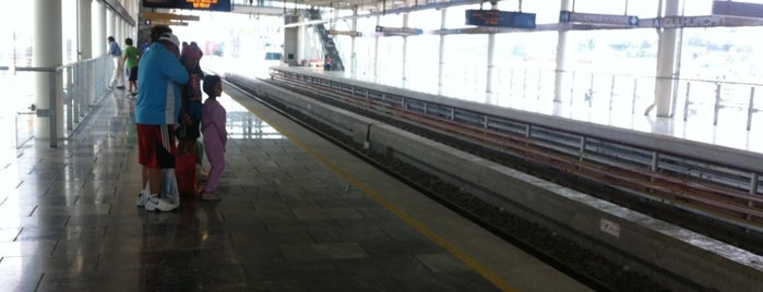 Metro Culhuacán (Línea 12) is one of Metro de la Ciudad de México.