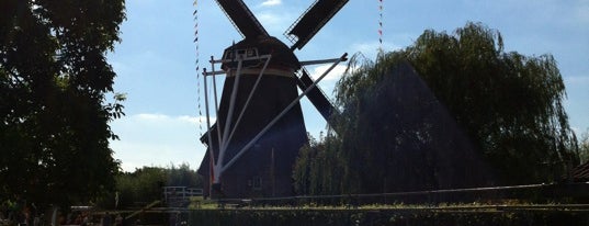 Beatrixmolen is one of I love Windmills.