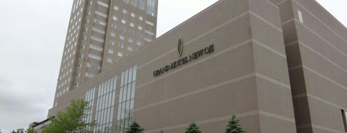 Grand Hotel New Oji is one of Lieux qui ont plu à ひざ.