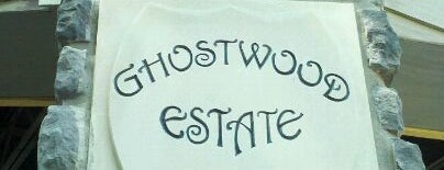 Ghostwood Estate is one of Jonathanさんのお気に入りスポット.
