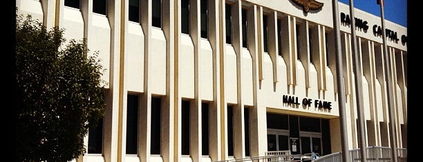 Indianapolis Motor Speedway Hall of Fame Museum is one of Mari'nin Kaydettiği Mekanlar.
